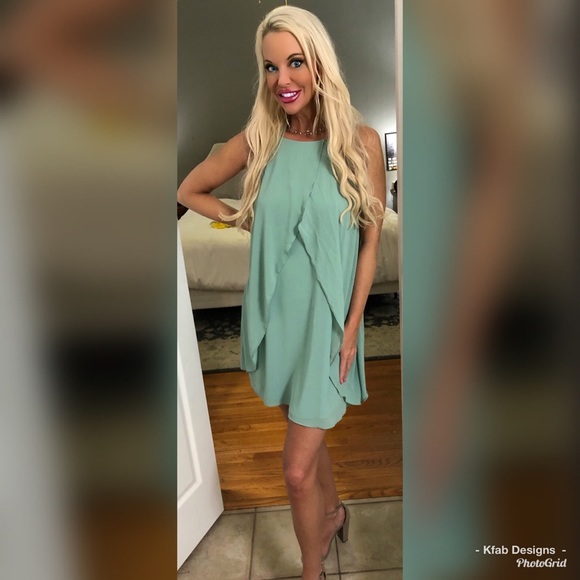 🥰LAST 1 Stunning Lined Silk Tulip Back Tie Dress! - Picture 3 of 3